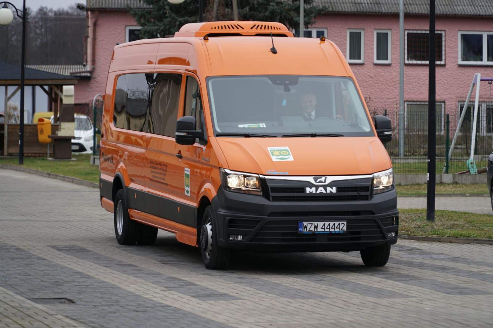Infobus - Przyłęk ma nowy autobus szkolny. Dostawa od Mercusa w ramach programu Mazowsza