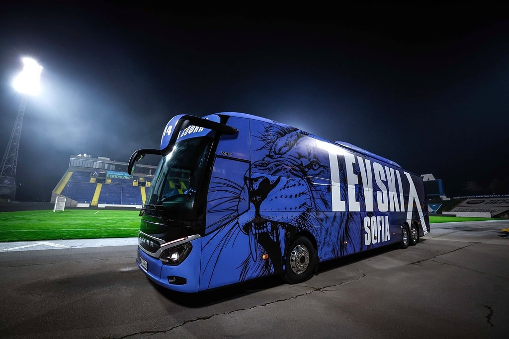 Piłkarze PFC Levski Sofia podróżują luksusowym autobusem Setra ComfortClass