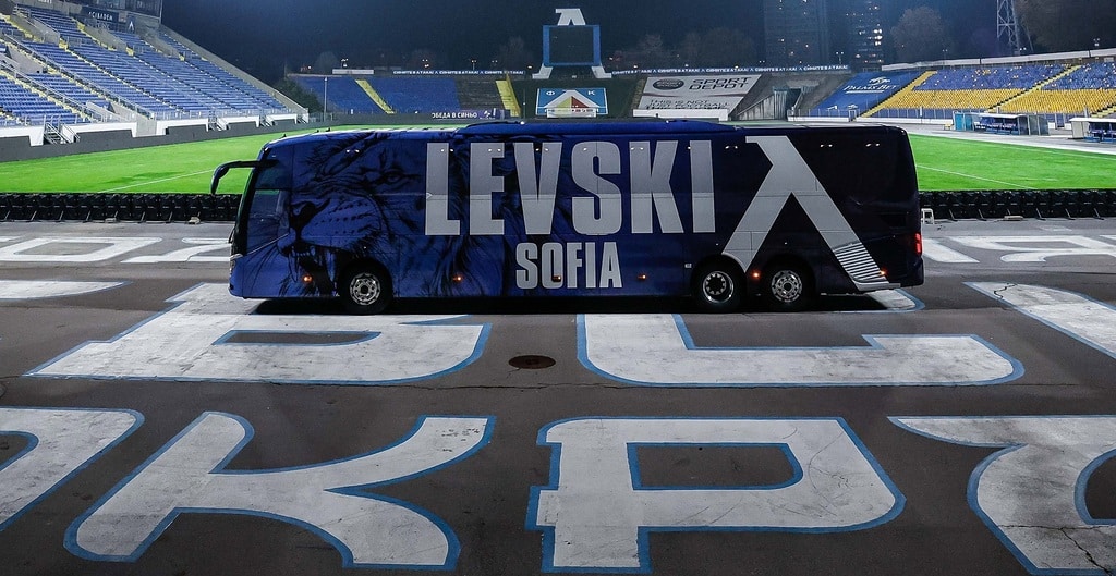 Nowy autobus drużynowy dla Levski Sofia. Setra S 517 HD w barwach klubowyc