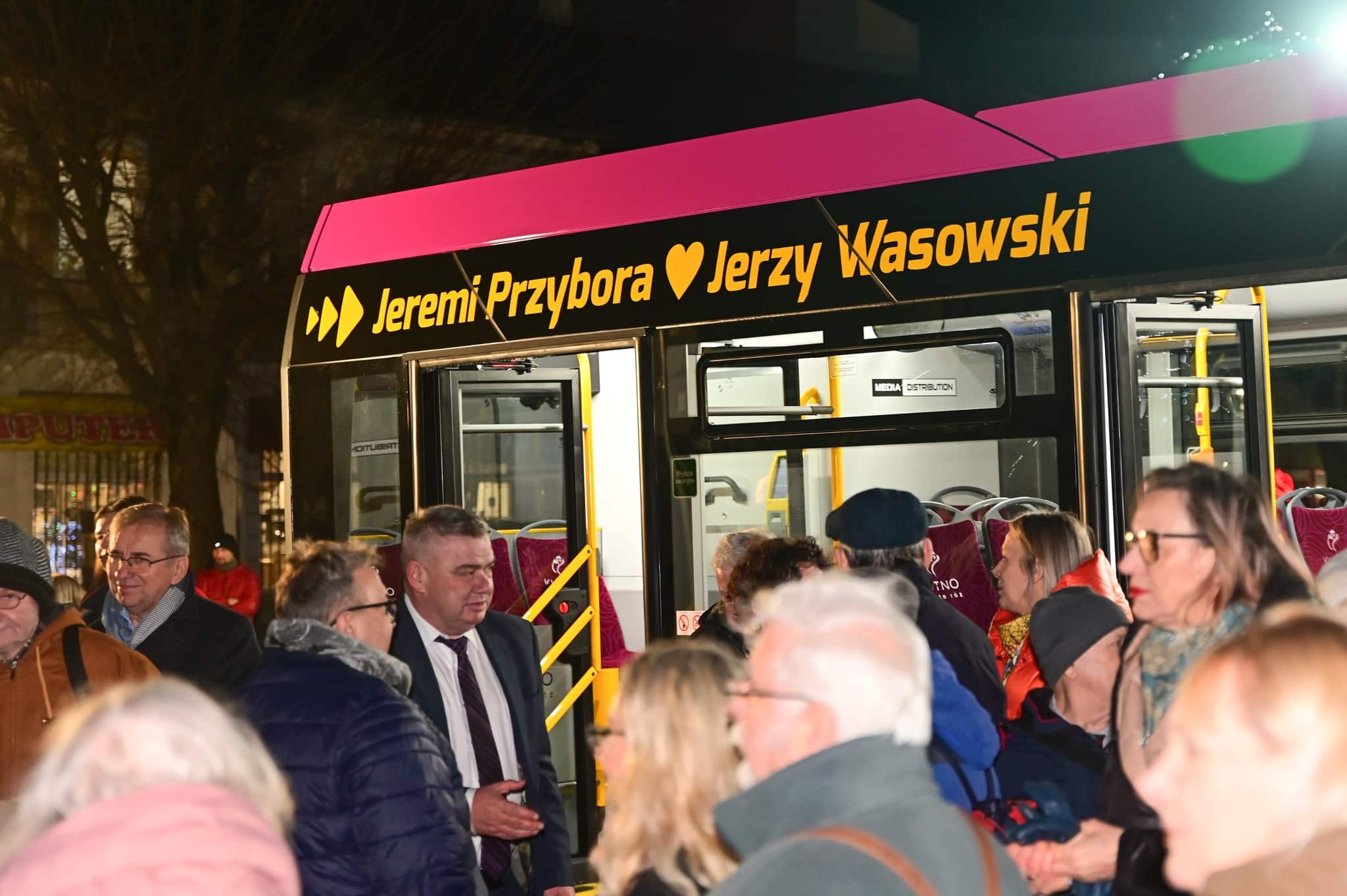 Infobus - MZK Kutno ma 10. autobus Solaris Urbino 10,5. Ku pamięci twórców Kabaretu Starszych Panów
