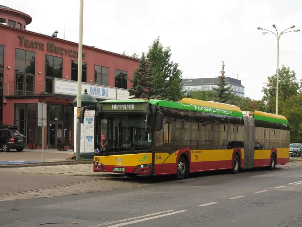 Z funduszy unijnych na zakup 86 autobusów elektrycznych Łódź dostanie 143 mln zł, a 283 mln zł dotacji wesprze budowę nowej linii tramwajowej.
