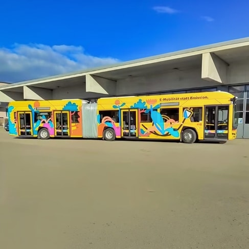 Infobus - Pierwsze autobusy elektryczne PostAuto w regionie Zurychu. Od Solarisa