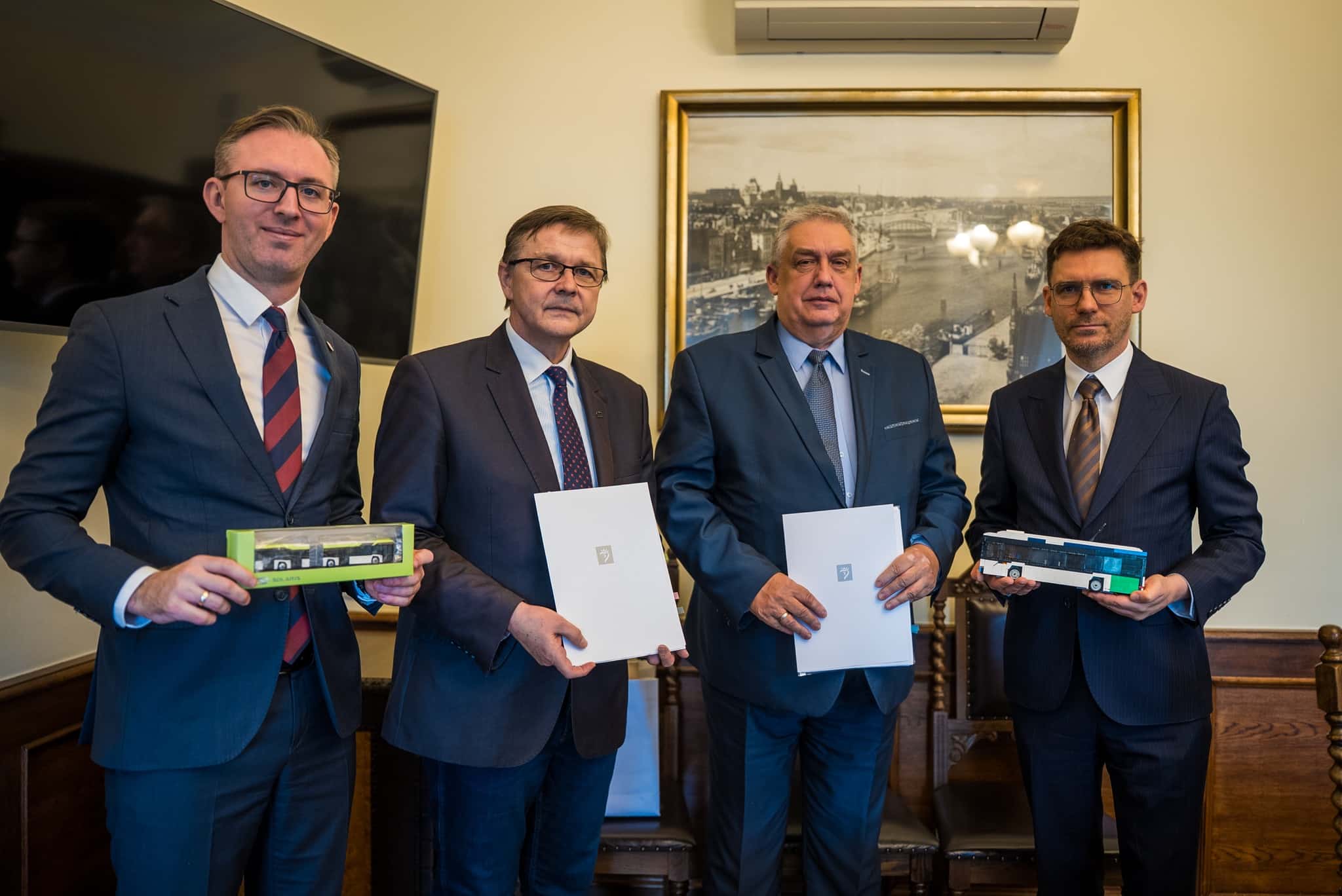 Infobus - Szczecin ma umowę na sześć autobusów z napędem hybrydowym. Z Solarisem