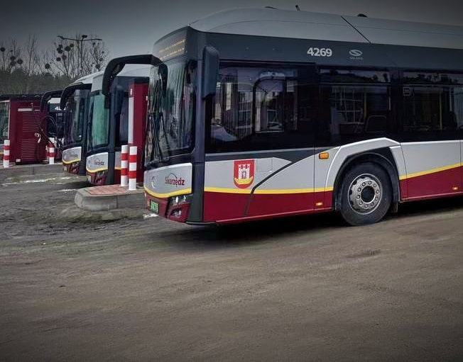 Infobus - Swarzędz ma pierwsze MEGA autobusy elektryczne. SKA odebrała kolejne Solarisy