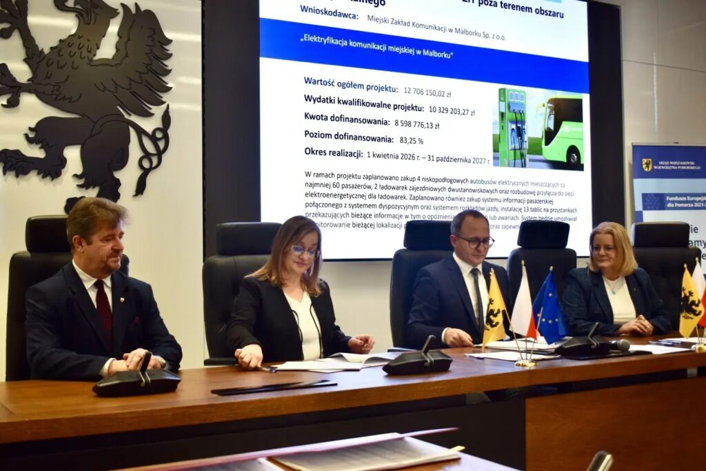 Malbork: Elektryczne autobusy i nowe ścieżki rowerowe - to efekt umów podpisanych u marszałka