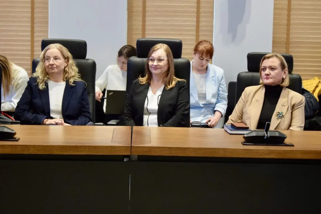 Malbork: Elektryczne autobusy i nowe ścieżki rowerowe - to efekt umów podpisanych u marszałka