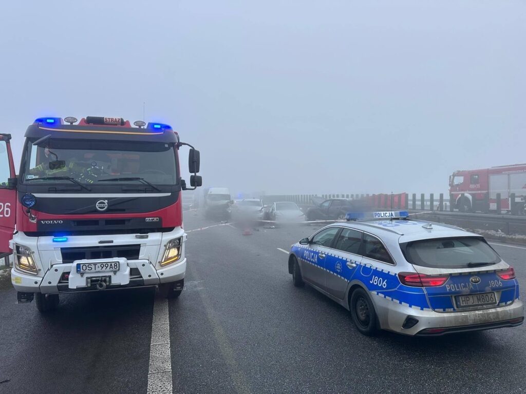 2 grudnia doszło do wypadku na autostradzie A4. Według informacji GDDKiA, na Górze św. Anny zderzyło się dziesięć pojazdów pojazdów - 7 samochodów osobowych, 2 ciężarówki i autobus.
