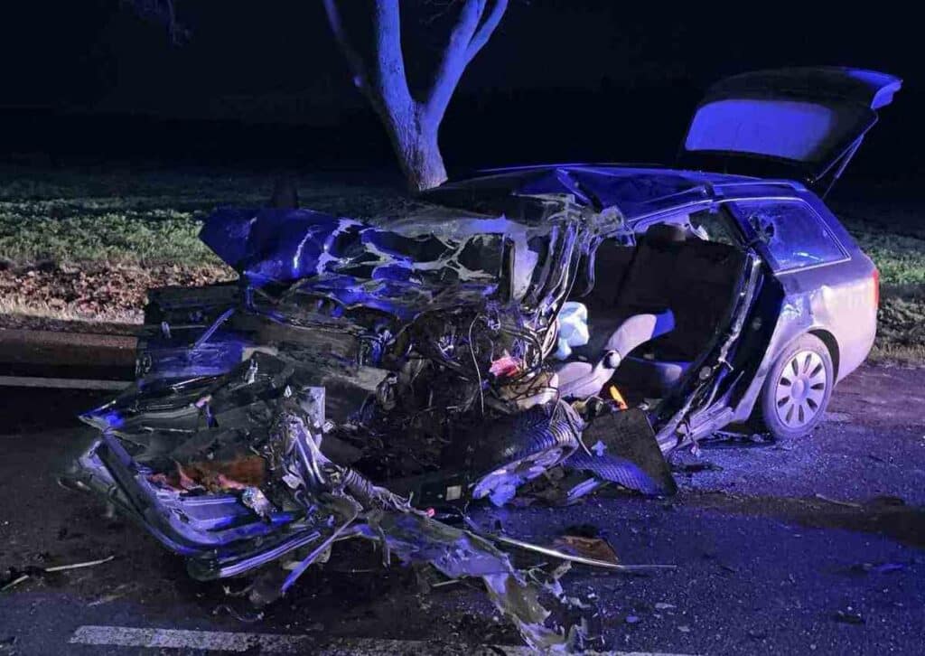 Śmierć na drodze. Mieszkaniec powiatu krasnostawskiego wjechał w autobus. Zginął na miejscu / fot. Policja