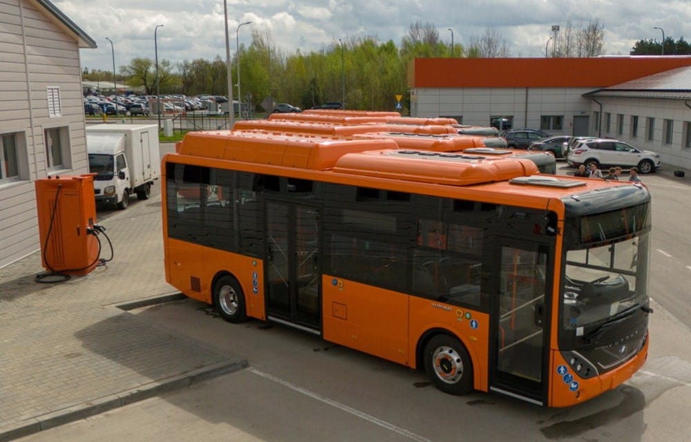 Ostrowiec Świętokrzyski na zakupach elektrobusów. Czy będzie taniej? Analiza SWZ