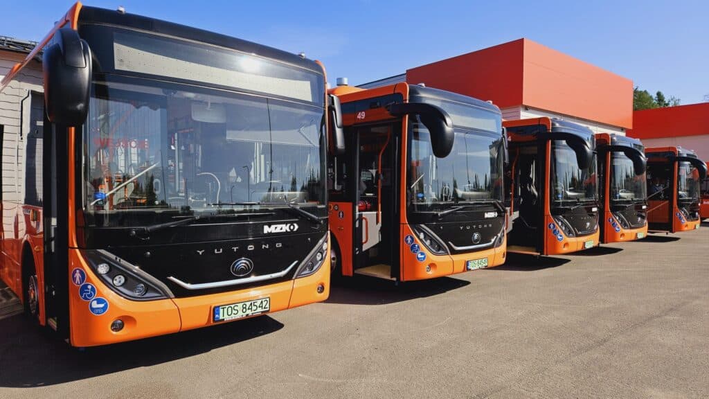 Ostrowiec Świętokrzyski na zakupach elektrobusów. Za drugim razem będzie taniej? Analiza SWZ