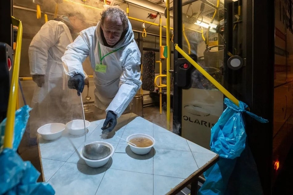 Infobus - Łódź uruchomiła zimowy autobus dla osób w kryzysie bezdomności. 22. sezon