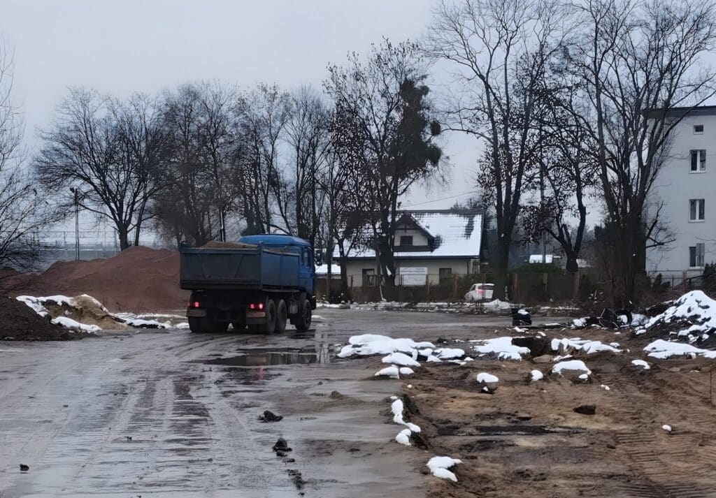 Nowy parking przy stacji w Koluszkach ułatwi dojazdy mieszkańcom regionu foto: PKP PLK