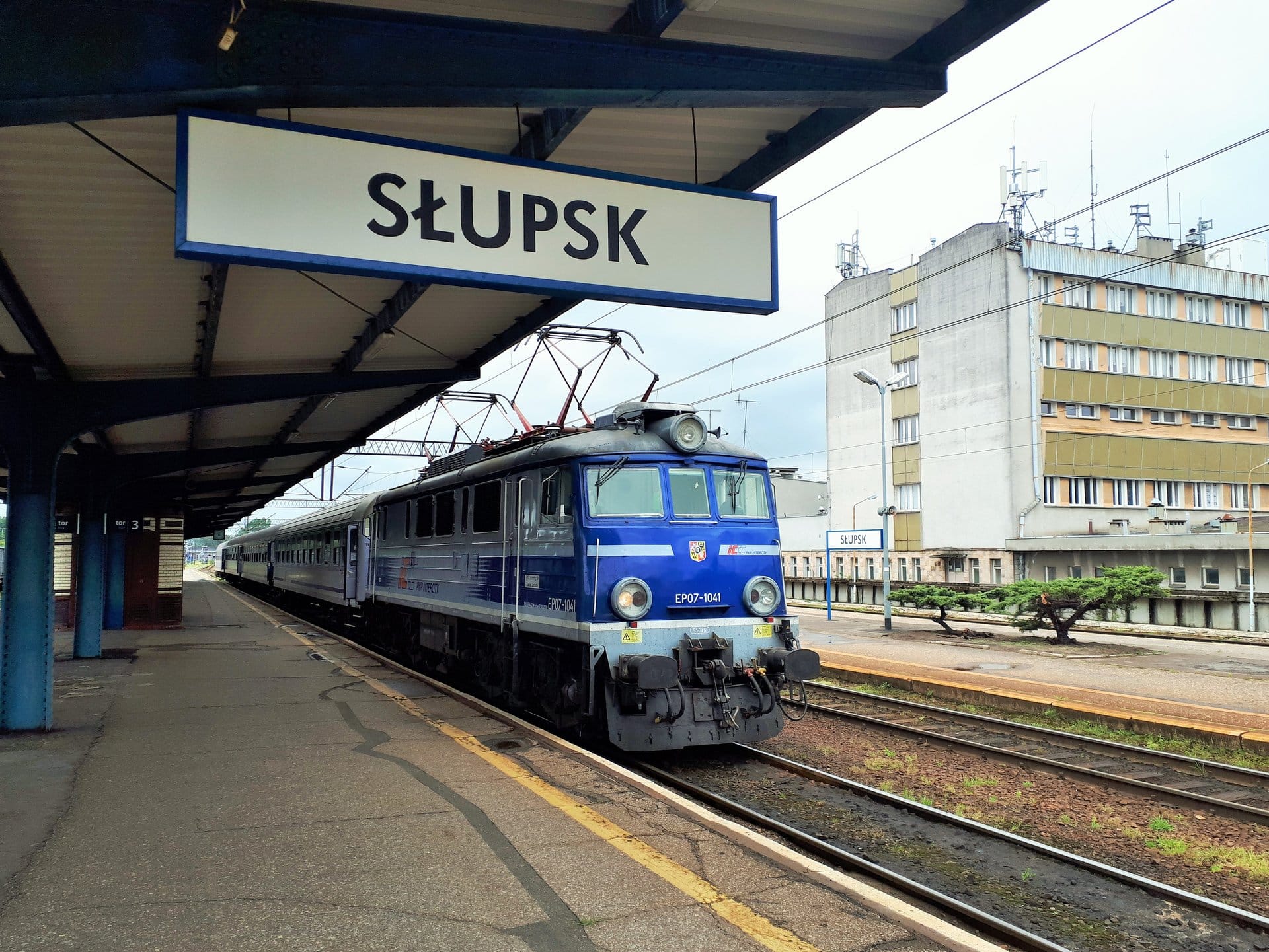 Inforail - Utrudnienia w kursowaniu pociągów na Pomorzu. Zerwana sieć trakcyjna i śmiertelny wypadek