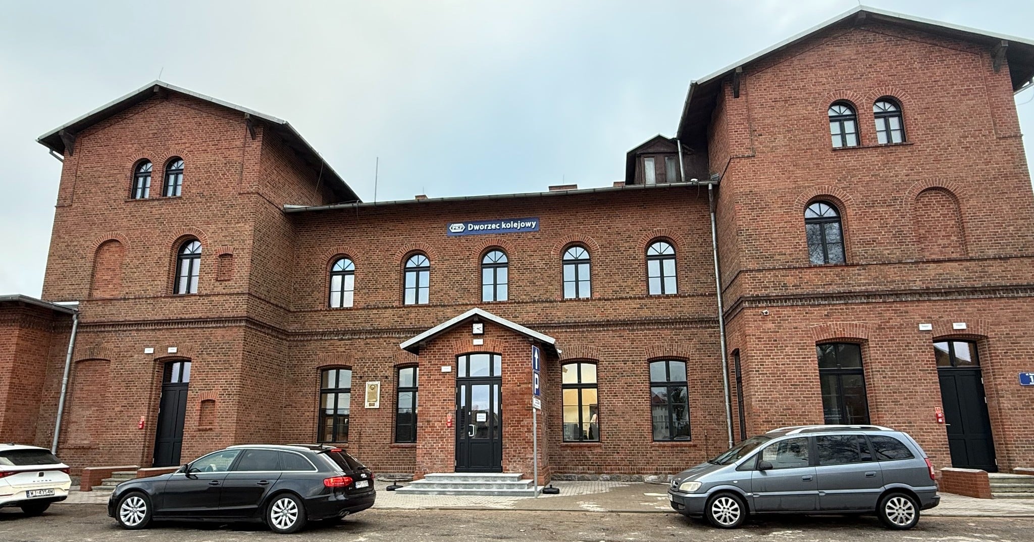 Inforail - Dworzec Pleszew po rewitalizacji. PKP łączą funkcję komunikacyjną z centrum kultury