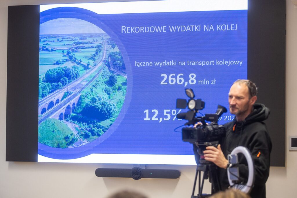 Nowy rozkład jazdy 2025/2026: Rekordowe inwestycje i 25 nowych połączeń w kujawsko-pomorskim foto: UMWKP