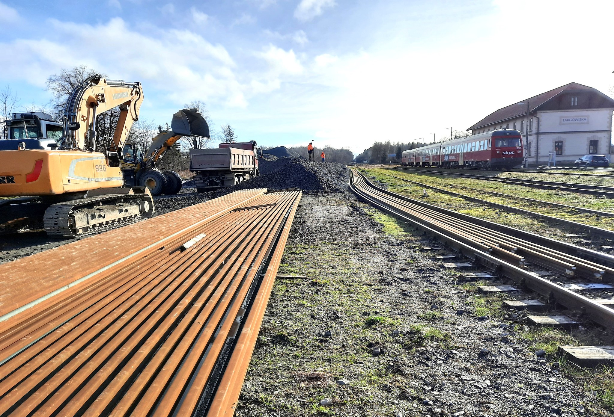 Inforail - Ruszyły prace budowlane na linii kolejowej nr 108. Powstaną tunele, nowe przystanki i zmodernizowana infrastruktura