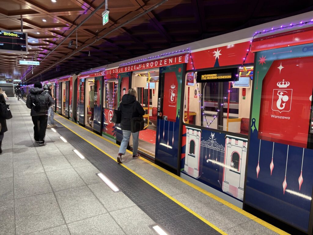 Świąteczne metro w Warszawie