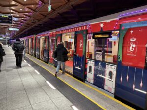 Świąteczne metro w Warszawie