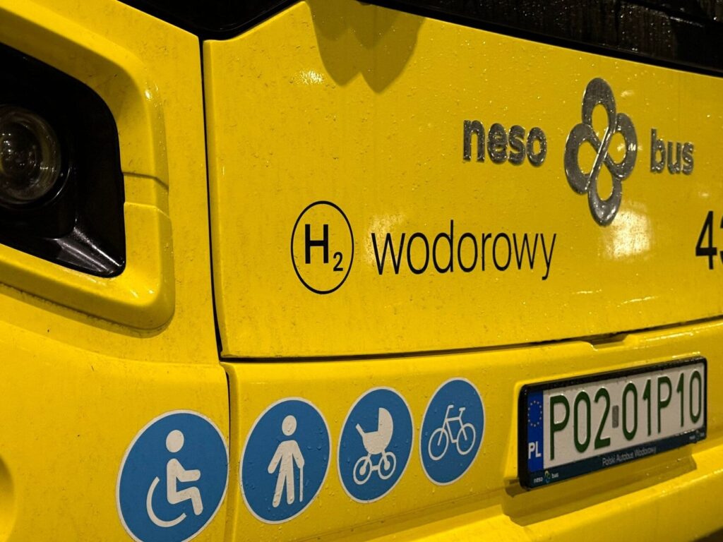 Nowa era zeroemisyjna w Tychach. Do PKM dotarły pierwsze autobusy wodorowe marki NesoBus / fot. UM Tychy