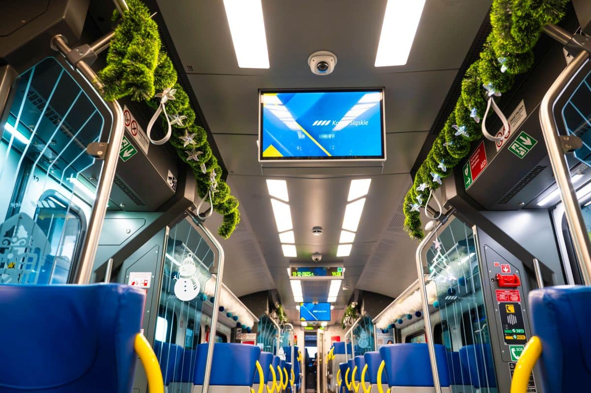 Inforail - Świąteczny pociąg Kolei Śląskich wyjechał na tory