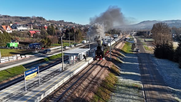 Inforail - Modernizacja linii kolejowej 104 nabiera tempa. Pociągi wróciły do Rabki Zaryte