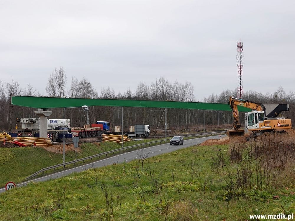 Jest już pierwsze przęsło pod pomost kładki między Południem a Godowem