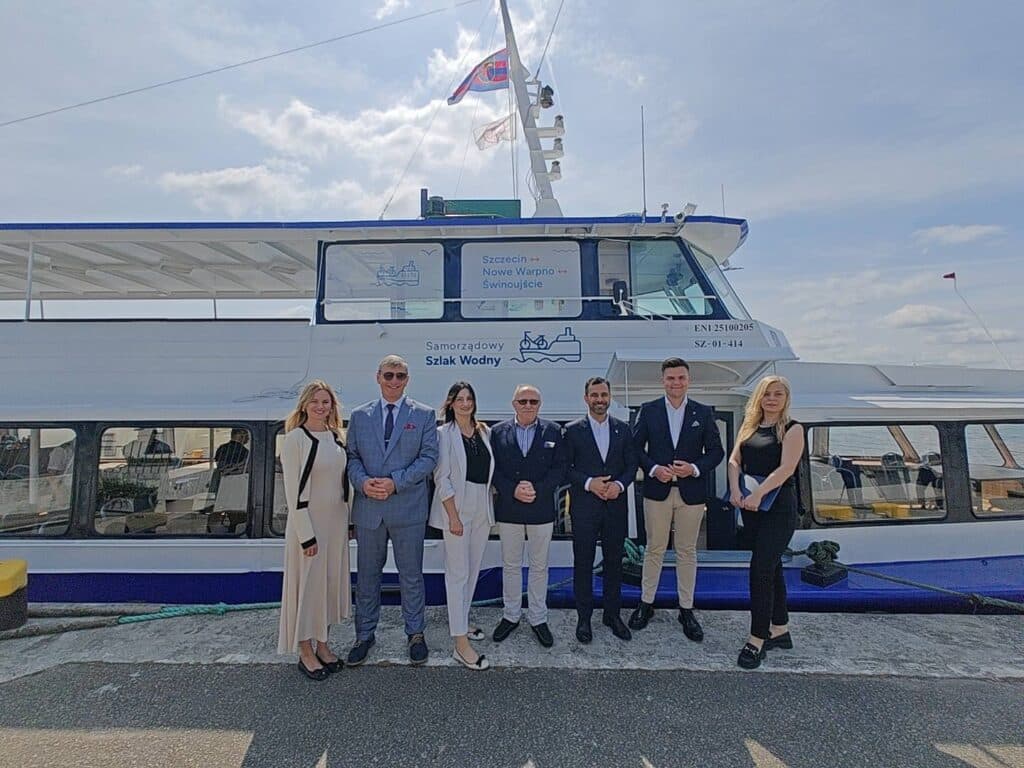 Nowa koncepcja tramwaju wodnego to krok w stronę rozwoju rekreacyjnego transportu wodnego w Polsce.