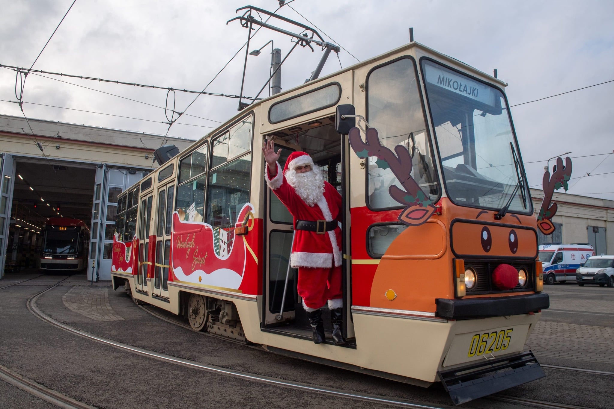 Infotram - Świąteczny tramwaj wraca na ulice Gdańska. GAiT zaprasza na mikołajkowe przejazdy