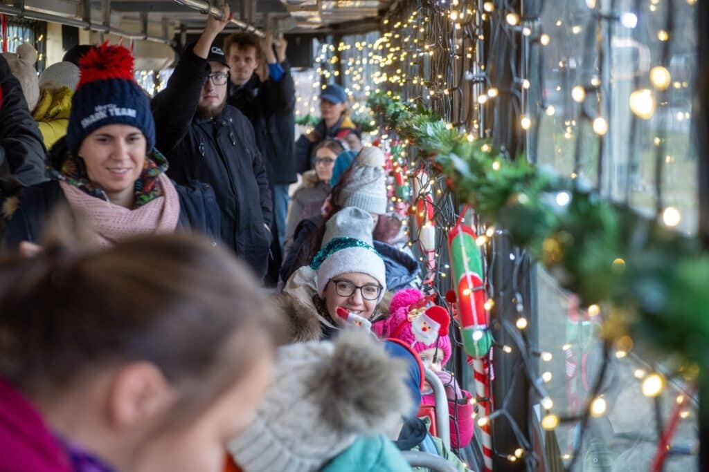 Świąteczny tramwaj wraca na ulice Gdańska. GAiT zaprasza na mikołajkowe przejazdy foto: GAiT