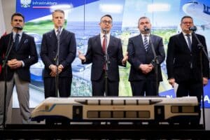 Ministerstwo Infrastruktury podsumowuje 2 lata: kolej, drogi i transport publiczny na rekordach