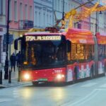Warszawa/ Weekendowe zmiany w komunikacji miejskiej, wyjedzie więcej autobusów i tramwajów