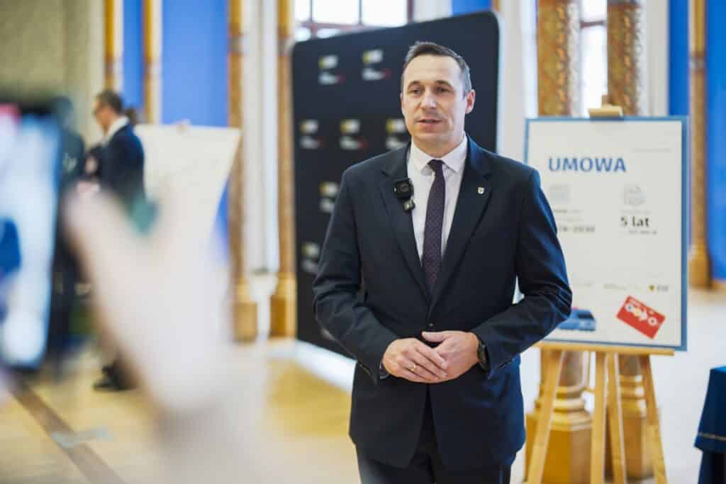 Jest porozumienie w sprawie URBANCARD na kolejnych pięć lat. Dzięki temu pociągami na terenie miasta nadal będzie można podróżować z wrocławską kartą miejską.