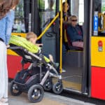 Warszawscy radni chcą dodatkowego oznaczenia siedzisk dla osób uprzywilejowanych w komunikacji miejskiej