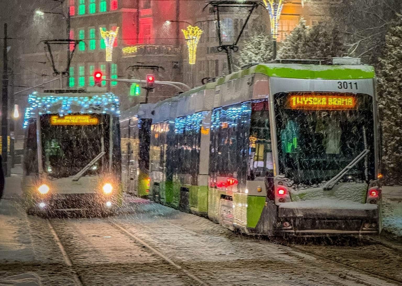 Infotrans - Olsztyn pod śniegiem. Miasto apeluje, aby korzystać z komunikacji miejskiej. Dziś za darmo