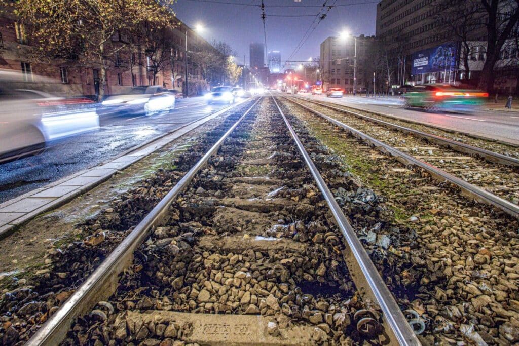 Warszawa: Ograniczenia prędkości tramwajów w al. Niepodległości foto: TW