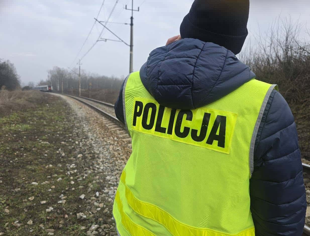 Inforail - Tragiczny wypadek na przejeździe kolejowym w Ziębicach. Dwie osoby zginęły po zderzeniu z pociągiem Praga–Gdynia