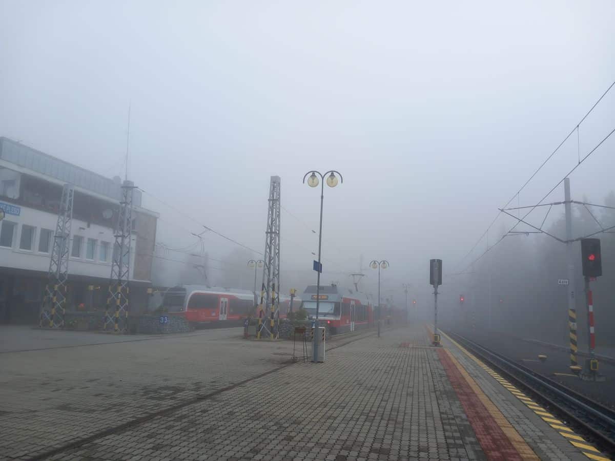 Inforail - Silny wiatr paraliżuje transport w Tatrach. Utrudnienia na kolei i w ośrodkach narciarskich