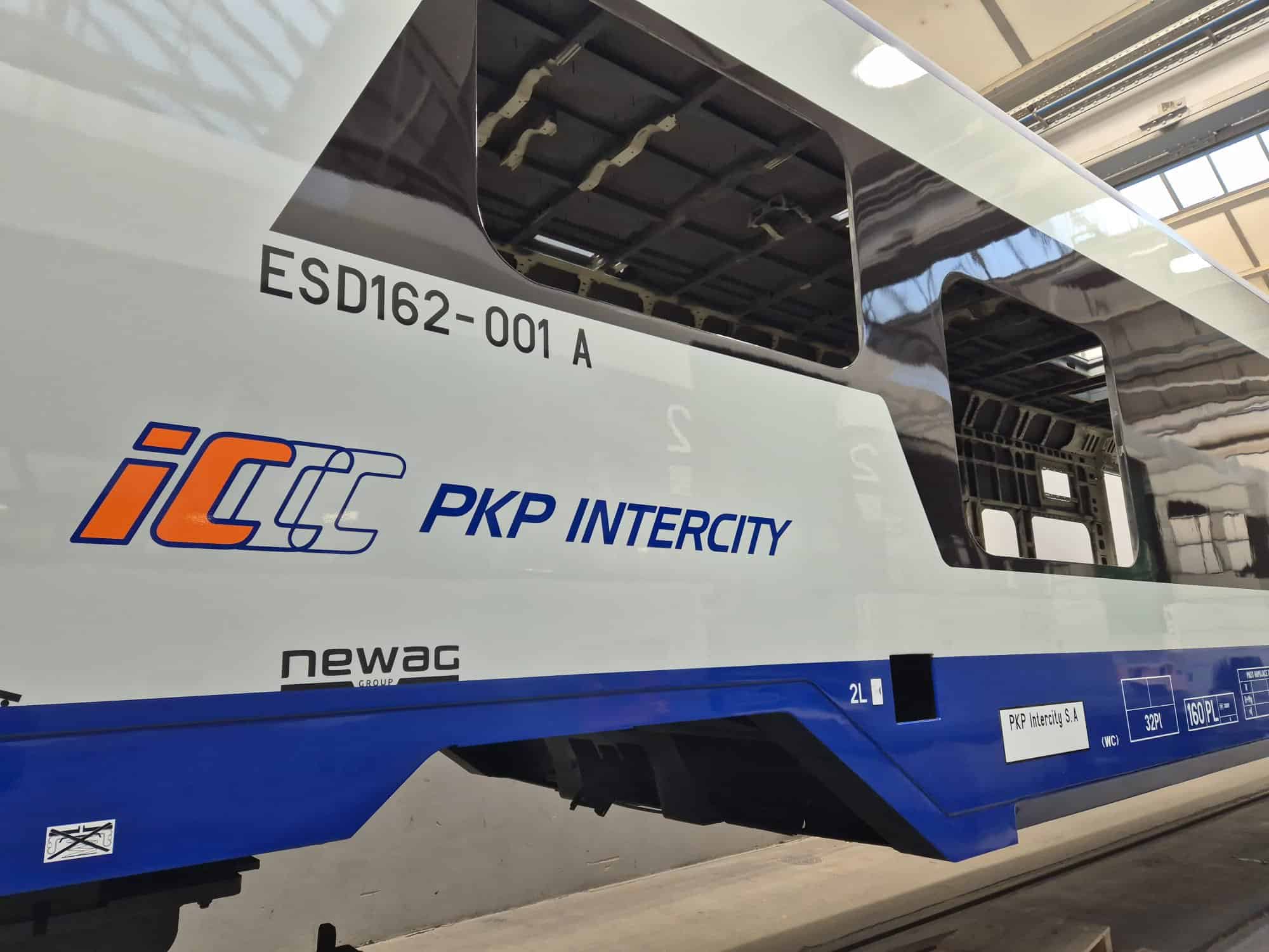 Inforail - ESD162 czyli hybrydy dla PKP Intercity. Prezes Malinowski pokazał zdjęcie składu 001
