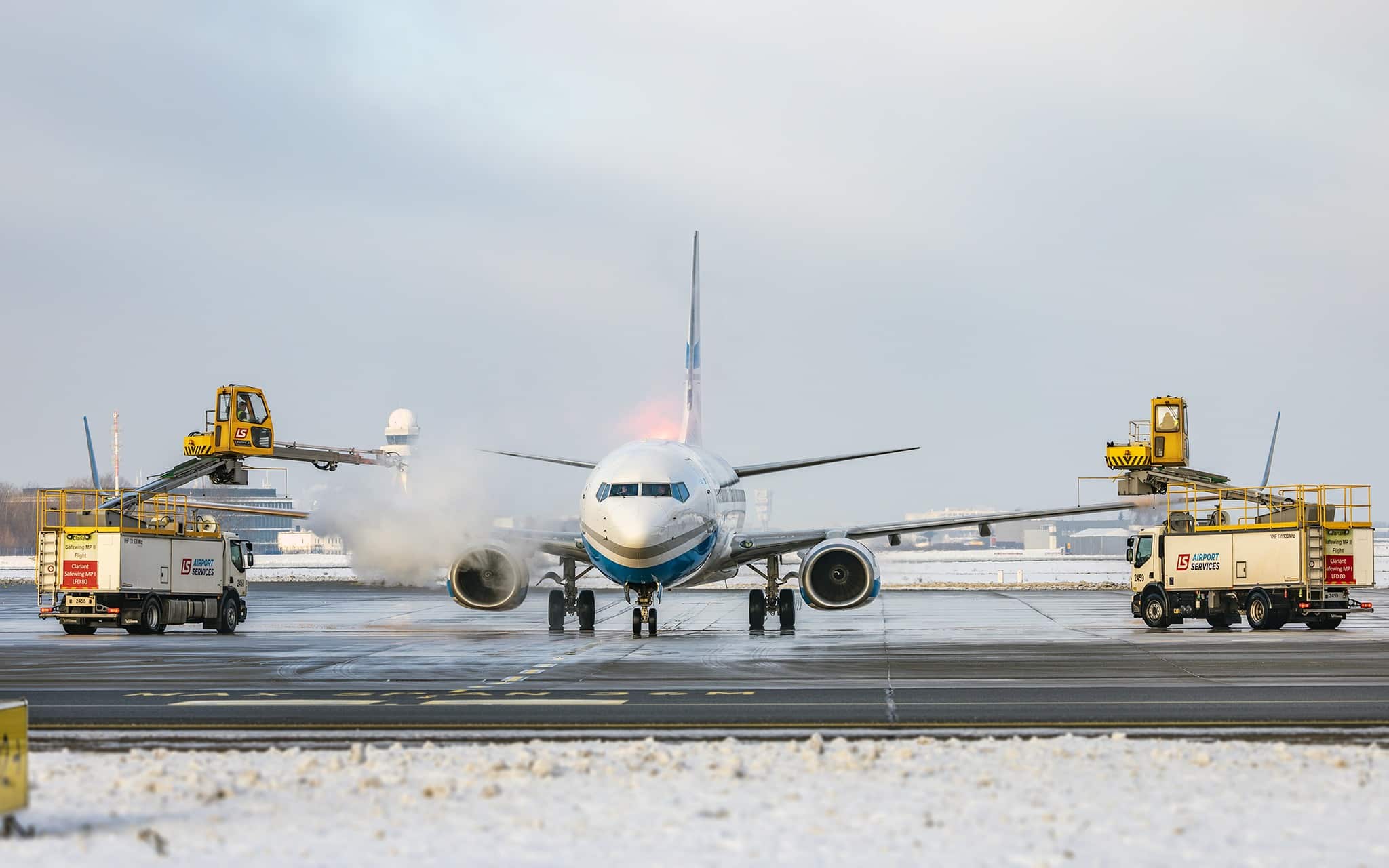 Infoair - Lotnisko Chopina pod presją zimy. Samoloty przekierowane do Poznania i Wrocławia