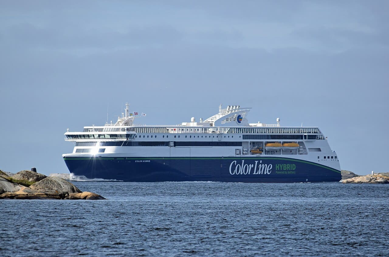 Infoship - Silny sztorm i arktyczny mróz paraliżują żeglugę. Promy między Norwegią a Danią odwołane