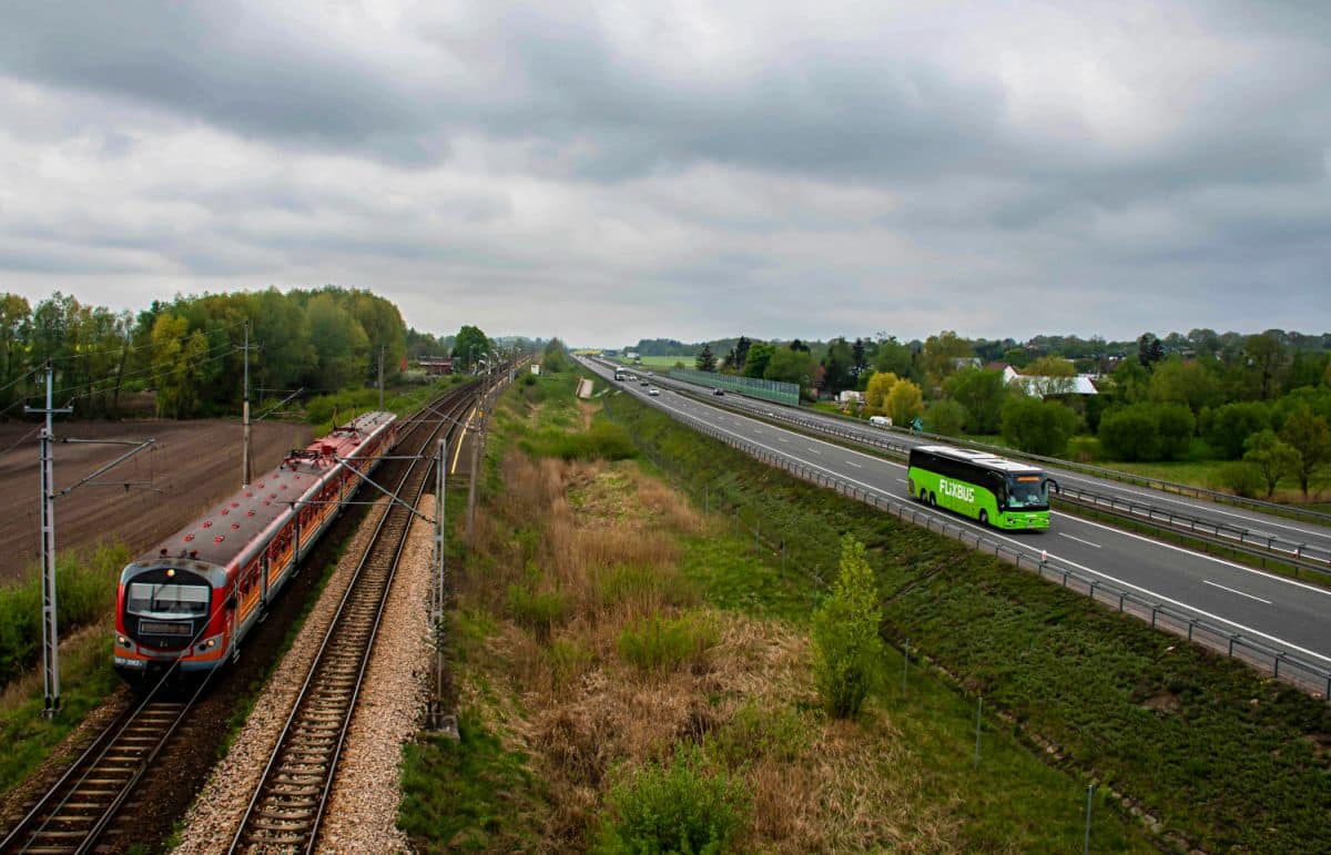 Inforail - FlixBus chce być alternatywą dla pociągów na trasie Warszawa-Berlin. Zwłaszcza w czasie remontu torów