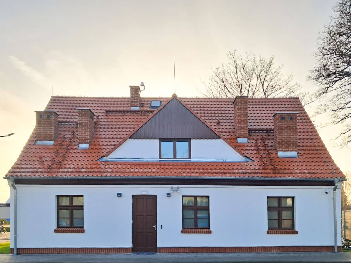 Inforail - Zabytkowy dworzec na trasie do Helu po modernizacji. Komfort, historia i ekologia w jednym miejscu