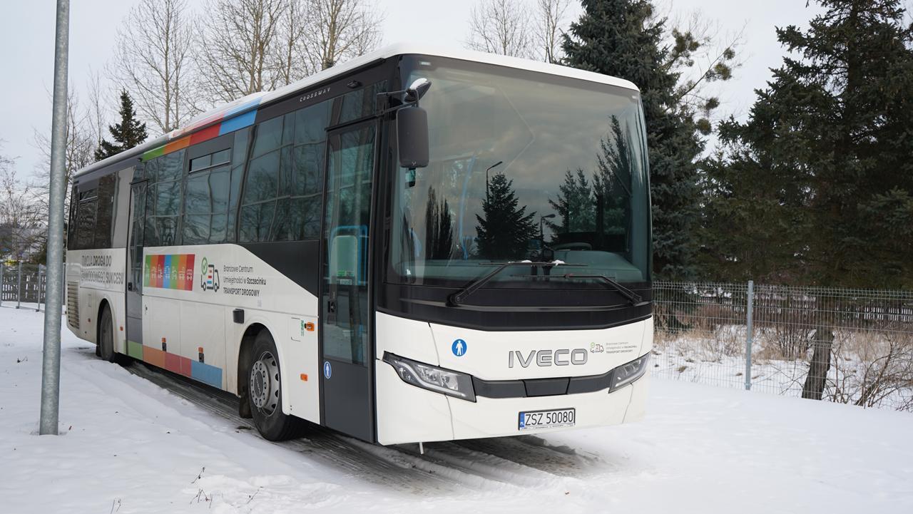 Infobus - Iveco Crossway jako autobus do nauki jazdy. W barwach BCU Szczecinek