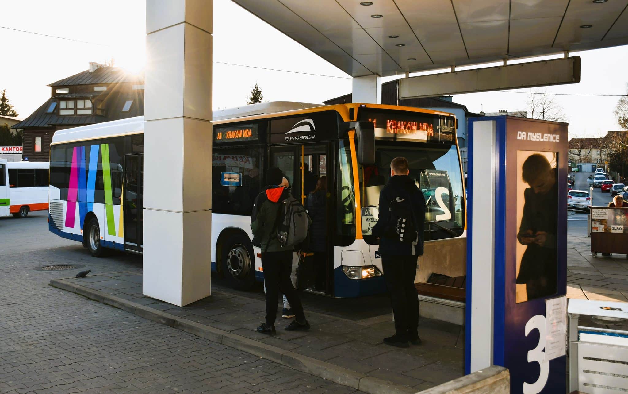 Infobus - Autobusy napędzają pasażerski rekord Kolei Małopolskich. MLD cały czas czeka na FRPA
