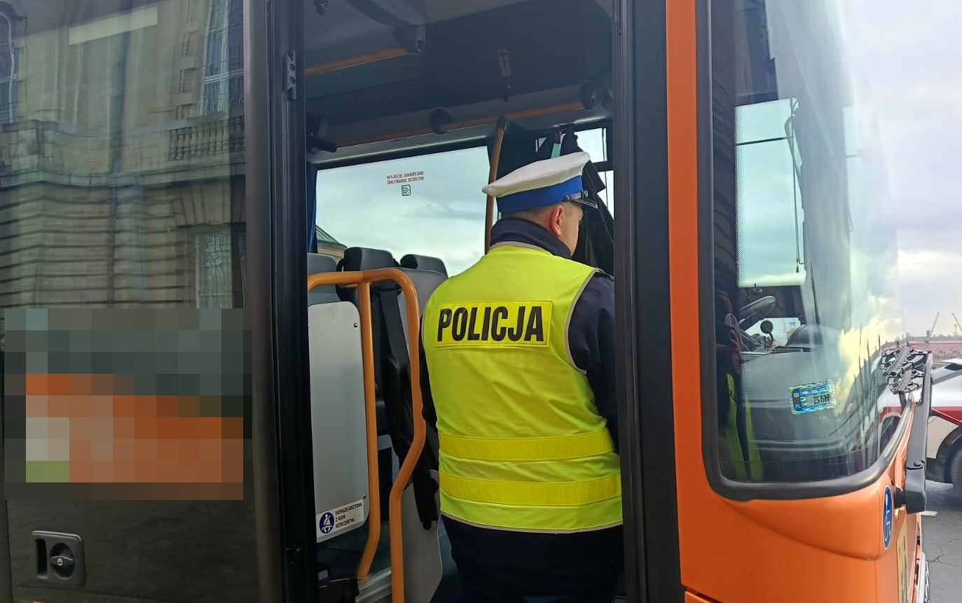 Infobus - Policja z listą miejsc kontroli autobusów w ramach akcji Ferie 2026