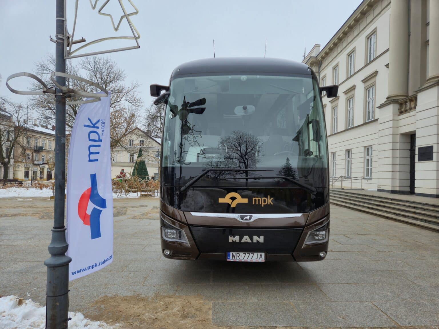 Infobus - MPK Radom z wyjątkowym autokarem od MAN. Hołd dla Radomskiego Czerwca ’76