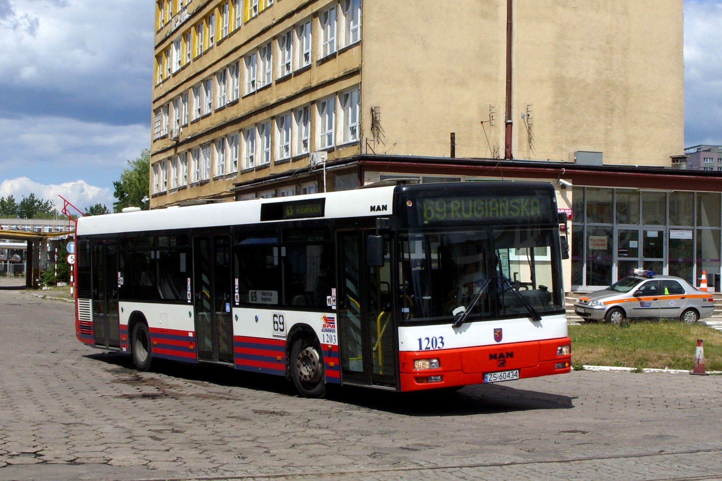 Infobus - SPAK Szczecin robi miejsce pod nowe i sprzedaje 12 autobusów. Pożegnanie z MAN