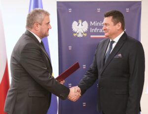 14.01.2026, 15:25 Maciej Mazur o "wojnie cenowej" na chińskim rynku motoryzacyjnym Źródło: TVN24+ Premier Donald Tusk odwołał Głównego Inspektora Transportu Drogowego Artura Czapiewskiego. Obowiązki szefa GITD od 15 stycznia ma przejąć Robert Koźlak