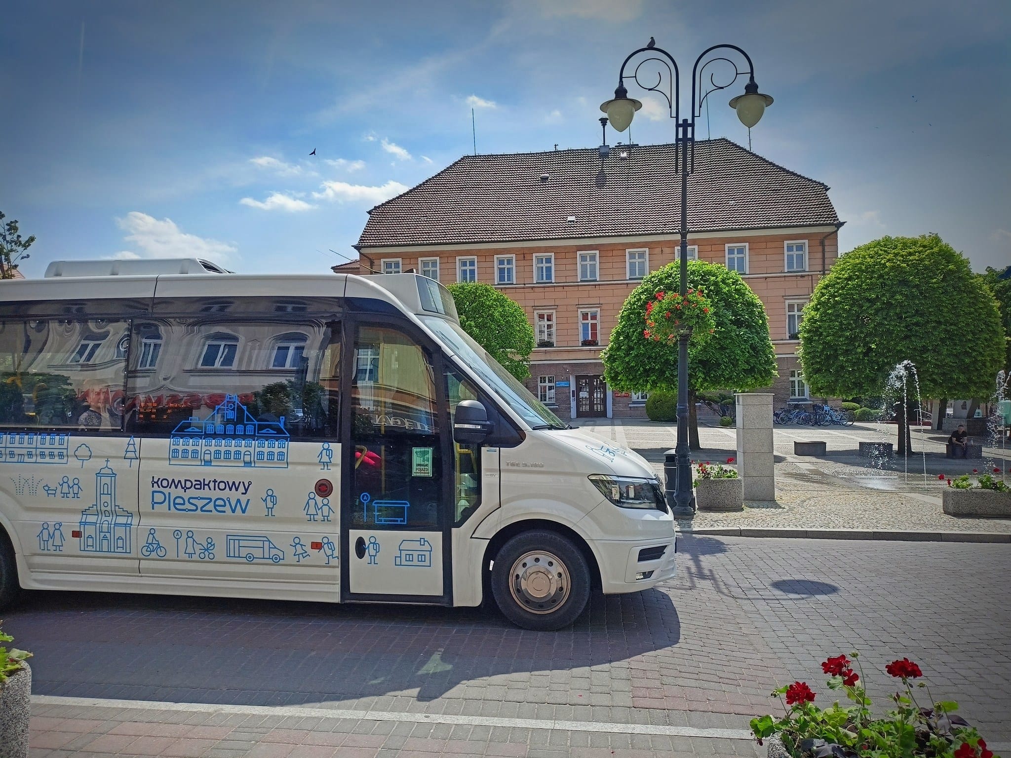 Infobus - Otwarcie ofert w Pleszewie. Cztery propozycje na jeden MINI autobus miejski