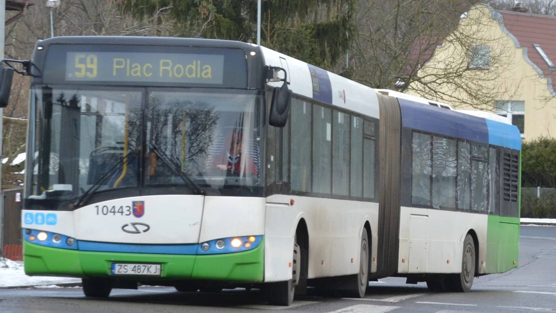 Infobus - Gołoledź w Szczecinie: Tramwaje zjechały – zastąpiły je autobusy. Działa komunikacja zastępcza